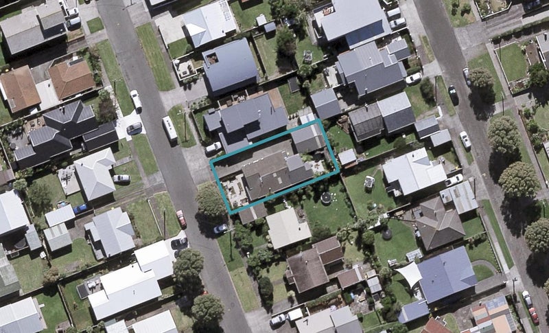 17 Newton Street, Fitzroy, New Plymouth - Carousel 1