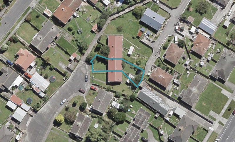 4/3 Deckston Grove, Taitā, Lower Hutt - Carousel 1