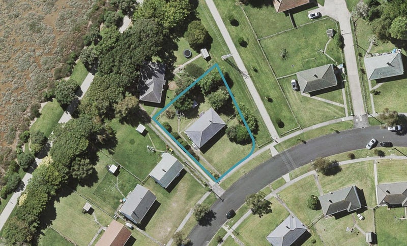 13 Hillary Crescent, Belmont, Auckland - Carousel 1