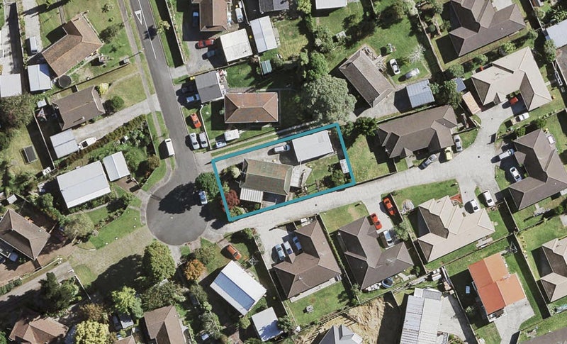 8 Cade Place, Weymouth, Auckland - Carousel 1