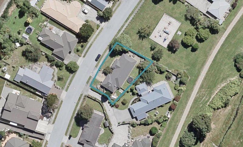 12 Mary Huse Grove, Manor Park, Lower Hutt - Carousel 1