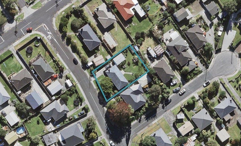4 Cornwall Street, Te Atatu South, Auckland - Carousel 1