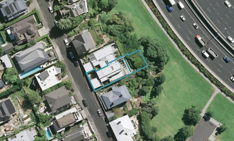 9 Ring Terrace, Saint Marys Bay, Auckland - Carousel 1