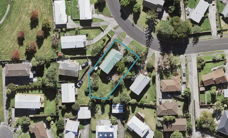 16 Elizabeth Drive, West Harbour, Auckland - Carousel 1