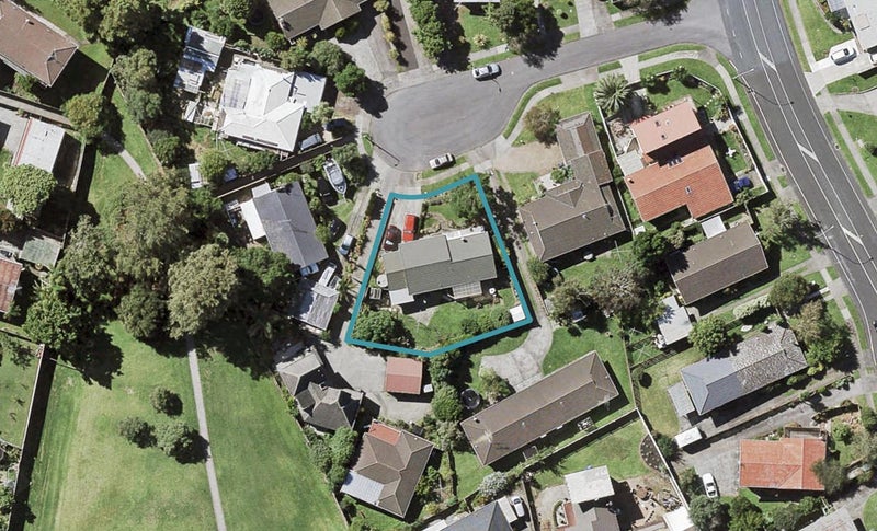 8 Hemsway Place, Sunnyhills, Auckland - Carousel 1