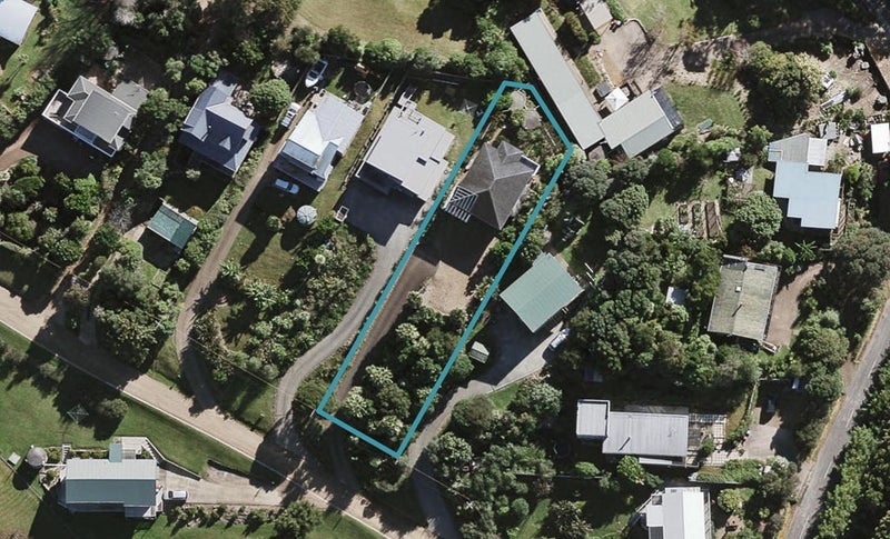 4 Dickson Road, Surfdale, Waiheke Island - Carousel 1