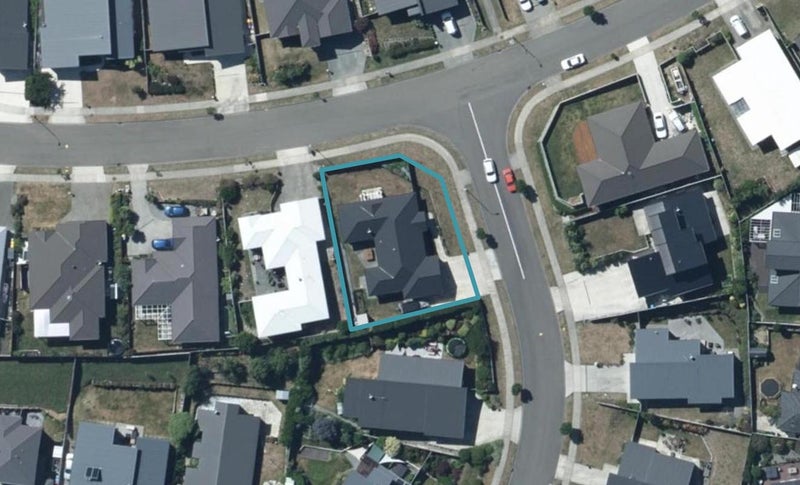 2 Sumner Terrace, Aotea, Porirua - Carousel 1