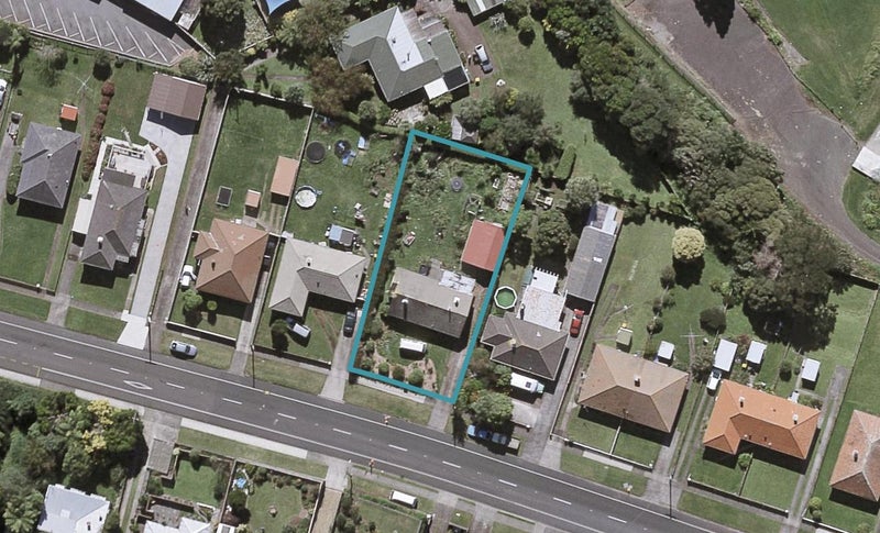 82 Omata Road, Marfell, New Plymouth - Carousel 1