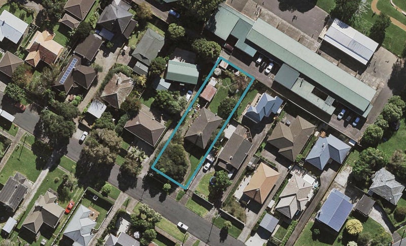 9 Houpara Street, One Tree Hill, Auckland - Carousel 1
