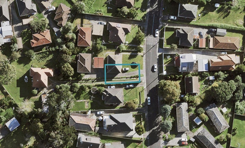 12 Playfair Road, Mount Roskill, Auckland - Carousel 1