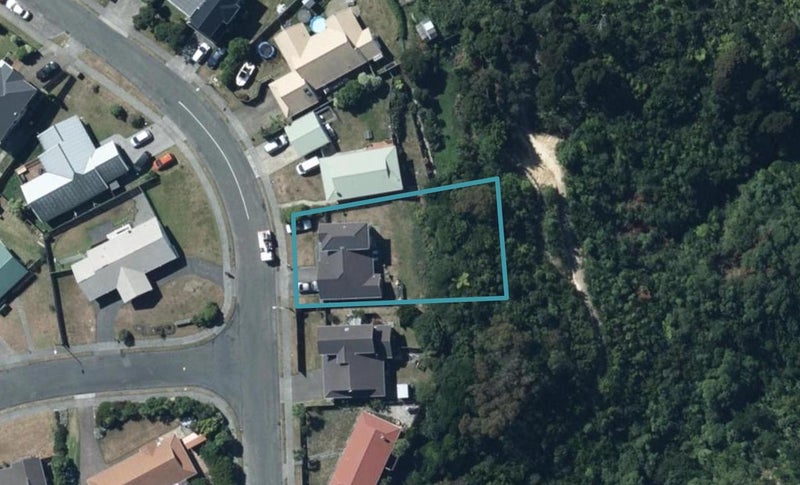 10 Doncaster Terrace, Ascot Park, Porirua - Carousel 1