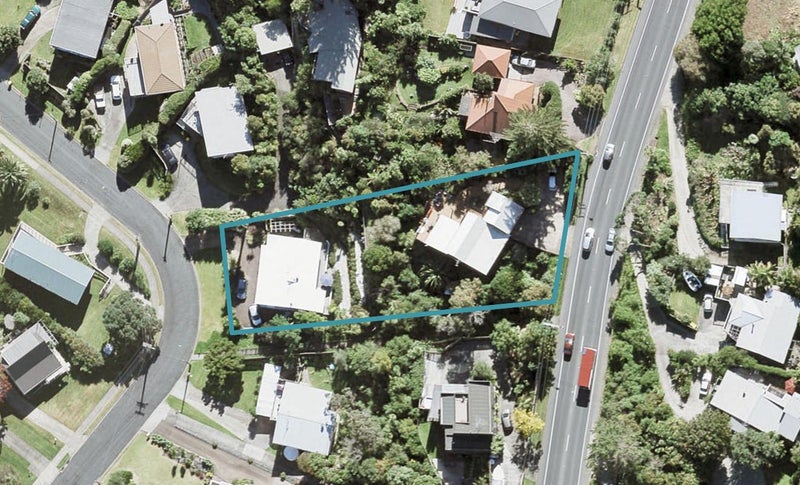 1090 Whangaparaoa Road, Tindalls Beach, Whangaparaoa - Carousel 1
