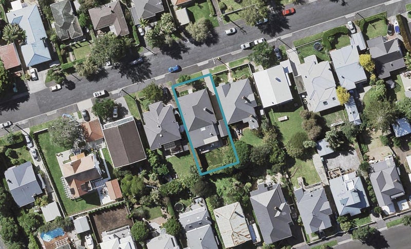 15 Empire Road, Devonport, Auckland - Carousel 1