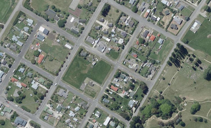 18 Montrose Street, Waiau, Waiau - Carousel 1