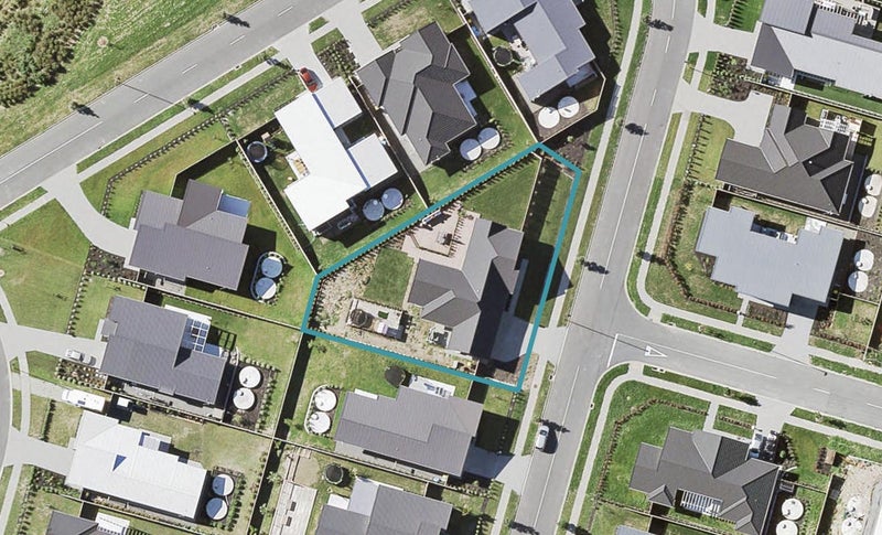 32 Kibblewhite Avenue, Beachlands, Auckland - Carousel 1