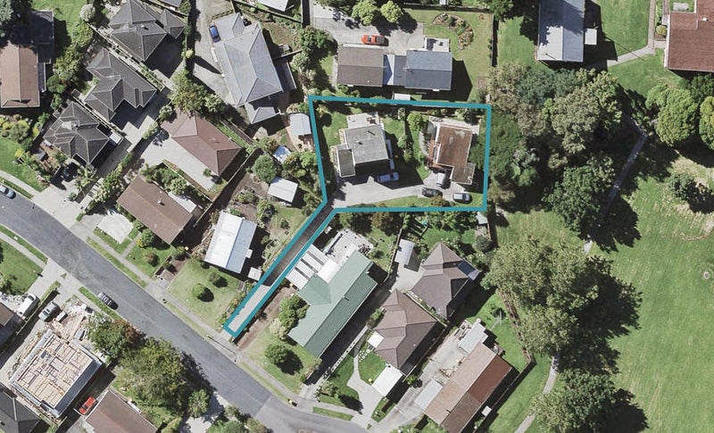 2/18 Cairngorm Place, Highland Park, Auckland - Carousel 1