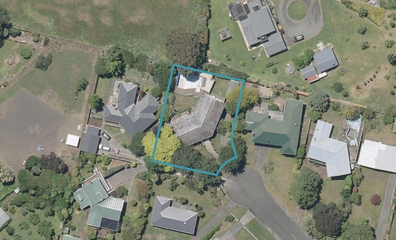 16 Eaton Crescent, Otamatea, Whanganui - Carousel 1
