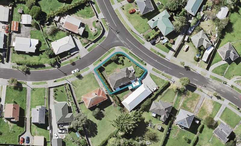 2 Guildford Place, Glen Innes, Auckland - Carousel 1