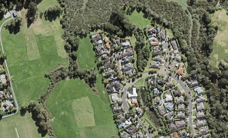 6 Monkton Close, Greenhithe, Auckland - Carousel 1