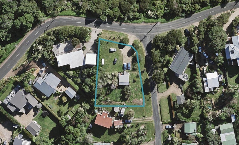15 Park Road, Surfdale, Waiheke Island - Carousel 1
