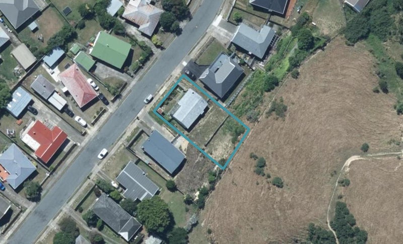 17 Marne Grove, Waitangirua, Porirua - Carousel 1