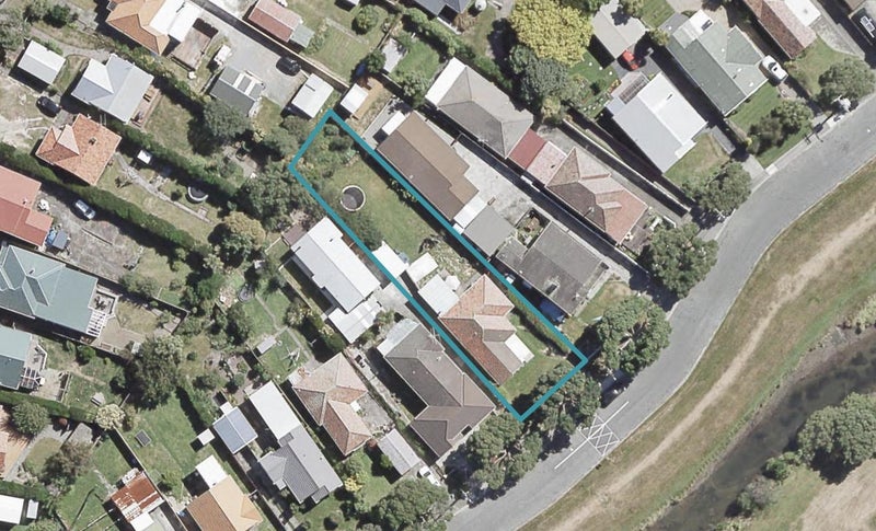 13 Riverside Drive, Waiwhetu, Lower Hutt - Carousel 1