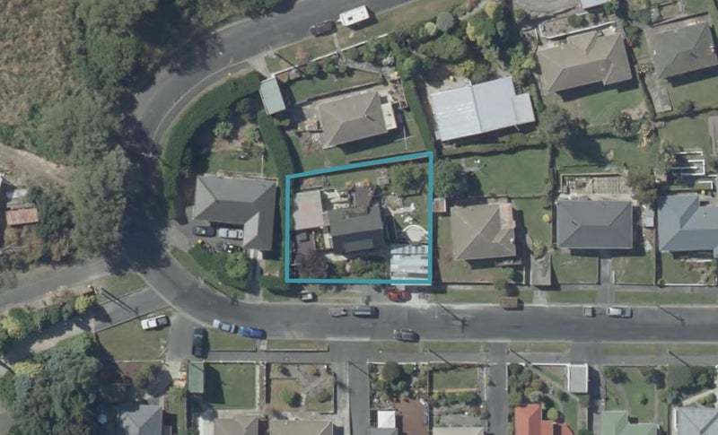 19 Waldron Crescent, Green Island, Dunedin - Carousel 1