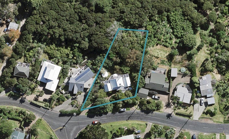 2 Hauraki Road, Oneroa, Waiheke Island - Carousel 1