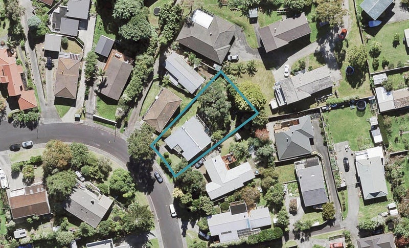 24 Pokapu Street, Titirangi, Auckland - Carousel 1