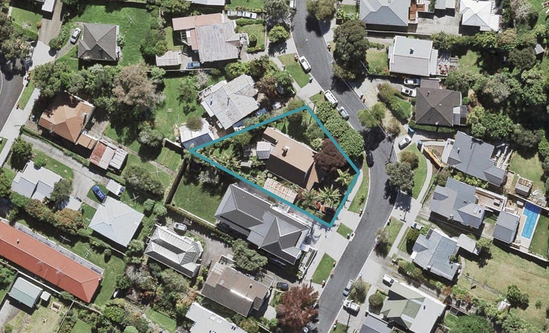 8 Warwick Street, Morningside, Auckland - Carousel 1