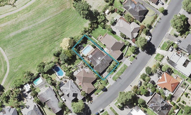 21 Bayside Drive, Browns Bay, Auckland - Carousel 1