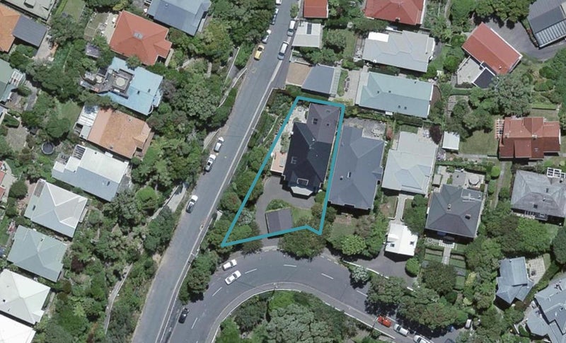24 Plunket Street, Kelburn, Wellington - Carousel 1