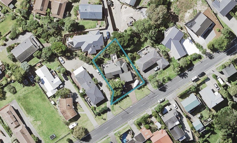 79 Arran Road, Browns Bay, Auckland - Carousel 1