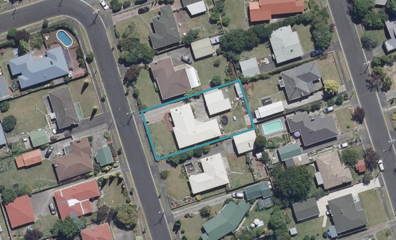 51 Fenwick Crescent, Hillcrest, Hamilton - Carousel 1