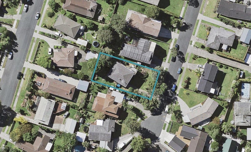 11 Maroubra Place, Botany Downs, Auckland - Carousel 1