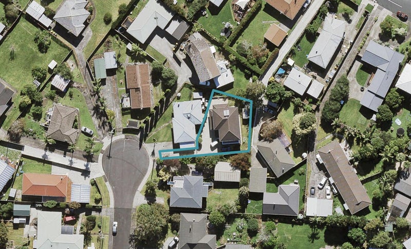 13A Helga Crescent, Te Atatu Peninsula, Auckland - Carousel 1