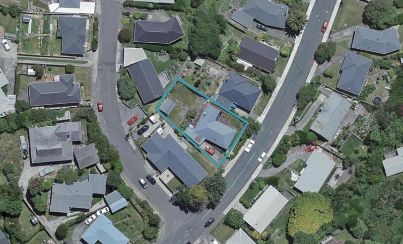 39 Catherine Crescent, Paparangi, Wellington - Carousel 1