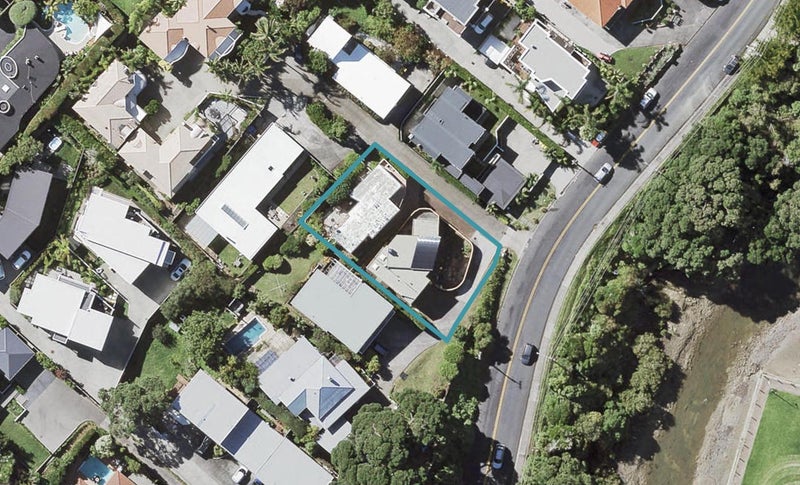1/8 Beach Road, Castor Bay, Auckland - Carousel 1