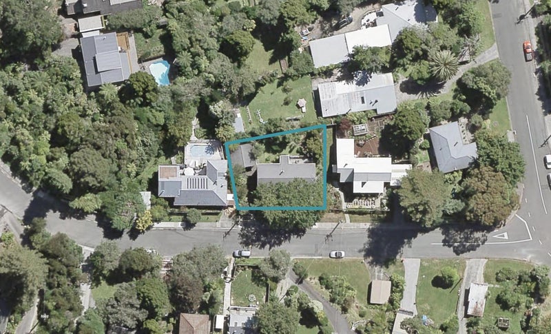 95 Wyndham Road, Pinehaven, Upper Hutt - Carousel 1