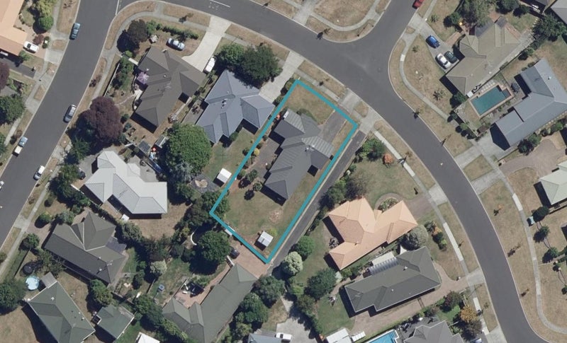41 Admiral Crescent, Flagstaff, Hamilton - Carousel 1