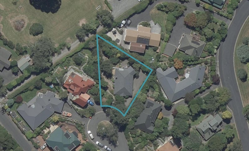 11 Garden Place, Glenleith, Dunedin - Carousel 1