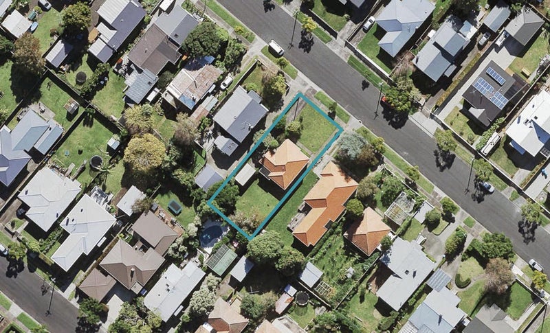 16 Chatham Avenue, Mount Albert, Auckland - Carousel 1