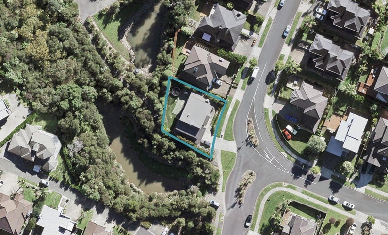 25 Springvale Drive, Fairview Heights, Auckland - Carousel 1
