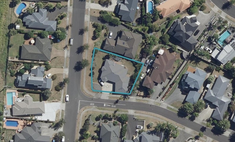 1 Jefferson Heights, Western Heights, Hamilton - Carousel 1