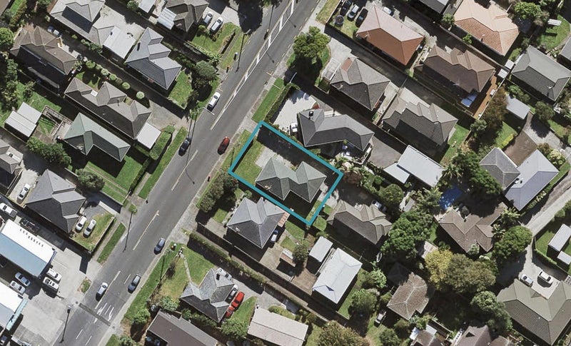 54 Hayr Road, Three Kings, Auckland - Carousel 1