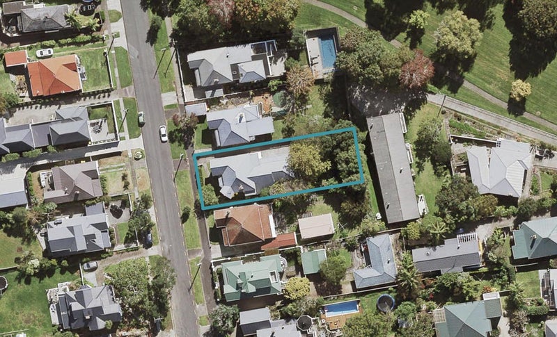 37 Richmond Avenue, Northcote Point, Auckland - Carousel 1