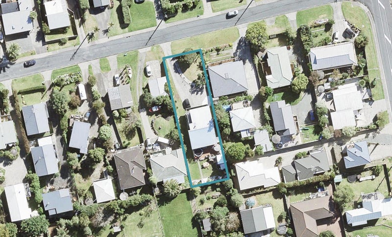 37 Holiday Road, Stanmore Bay, Whangaparaoa - Carousel 1