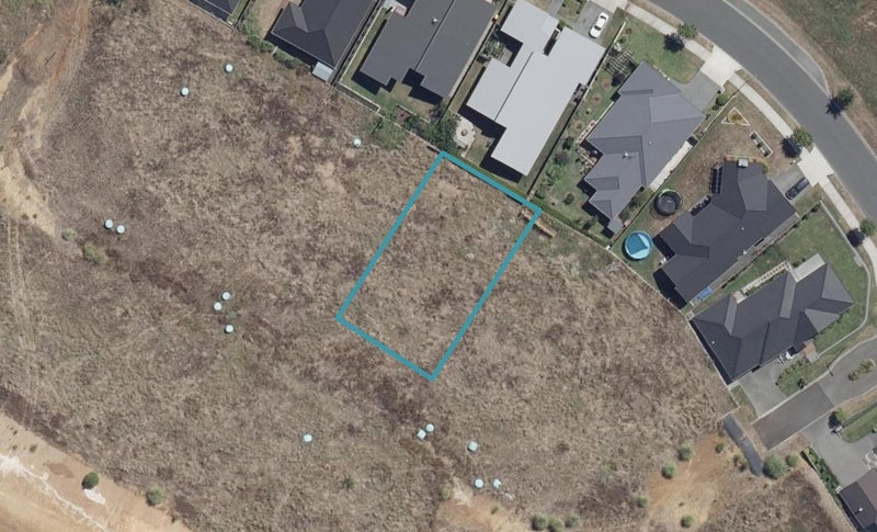8 Kelly Maree Crescent, Flagstaff, Hamilton - Carousel 1
