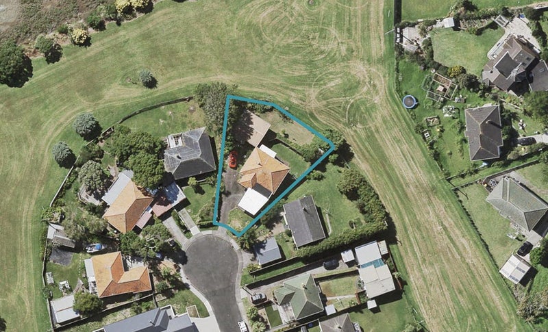 2/48 PHILOMEL CRES, Bayswater, North Shore City - Carousel 1