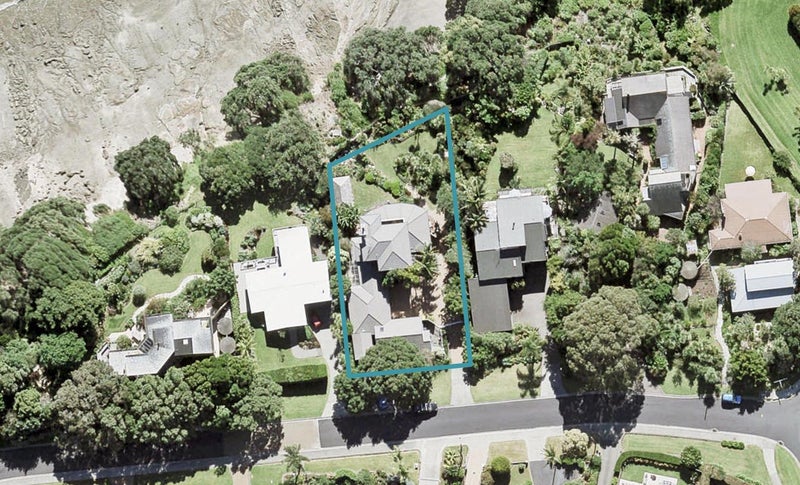 32 The Crescent, Tindalls Beach, Whangaparaoa - Carousel 1